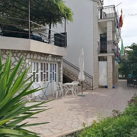 Villa Aequum Guest house Okrug Gornji