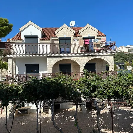 Guest house Villa Aequum Okrug Gornji