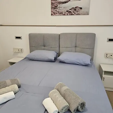 Villa Aequum Gasthof Okrug Gornji
