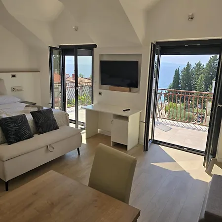 Villa Aequum 3* Okrug Gornji